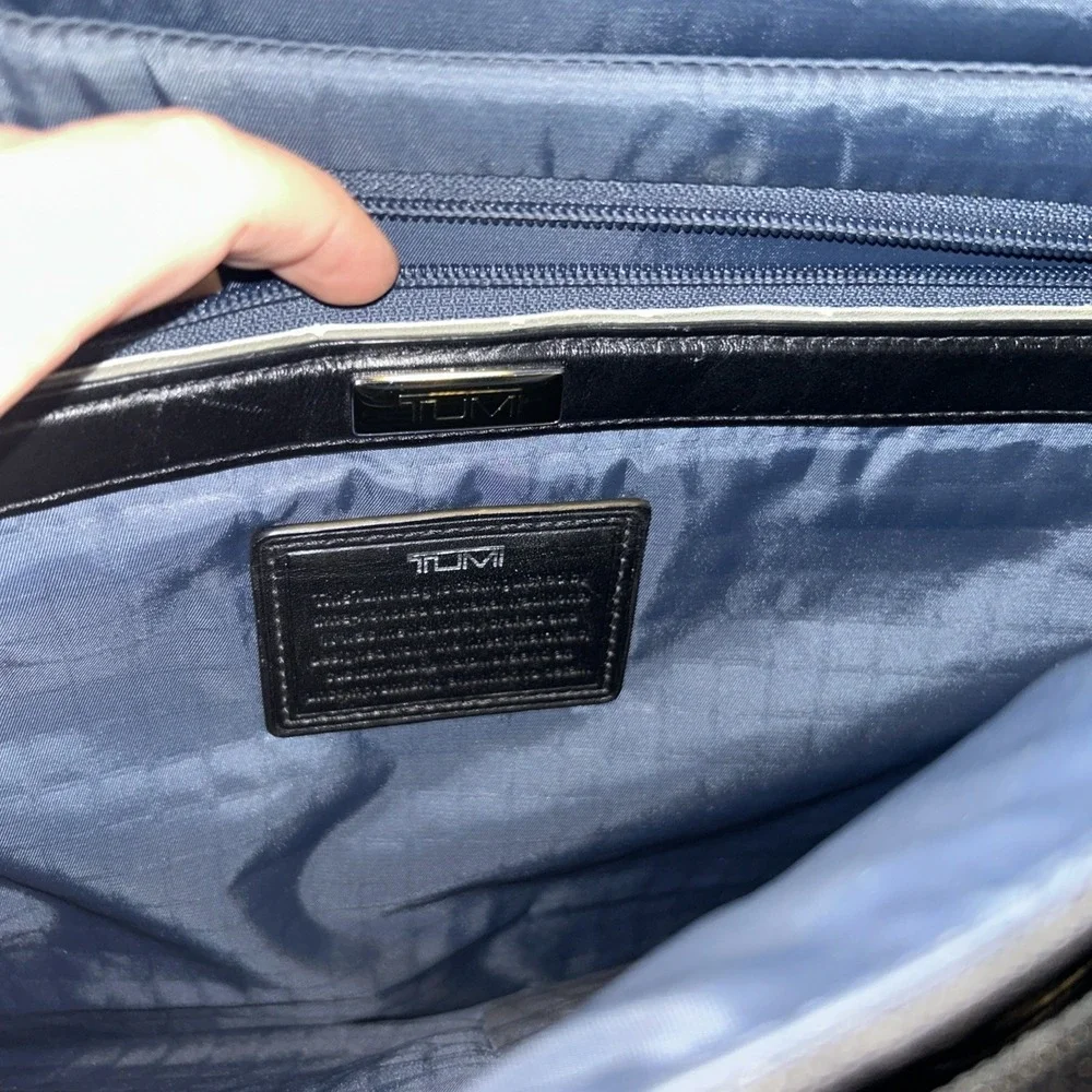 TUMI Arrive Galeao Messenger‎ Bag Laptop Black Nylon Leather 25671D